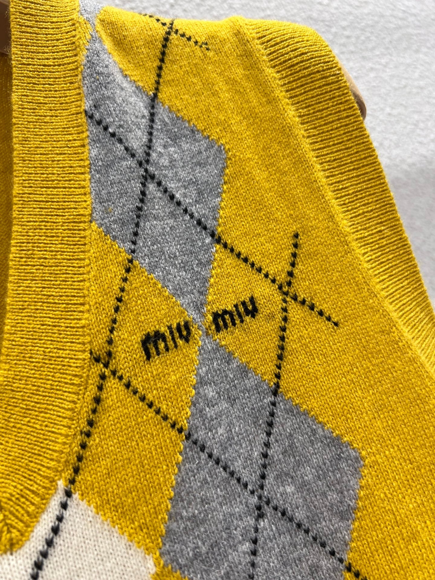 Miu 25fw knitted vest