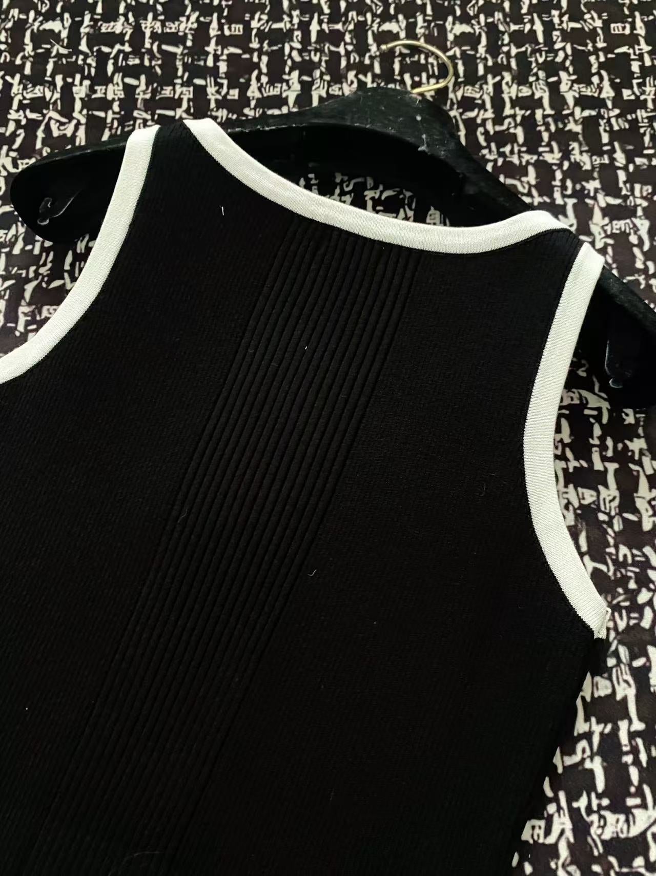 ch 25ss knitted vest