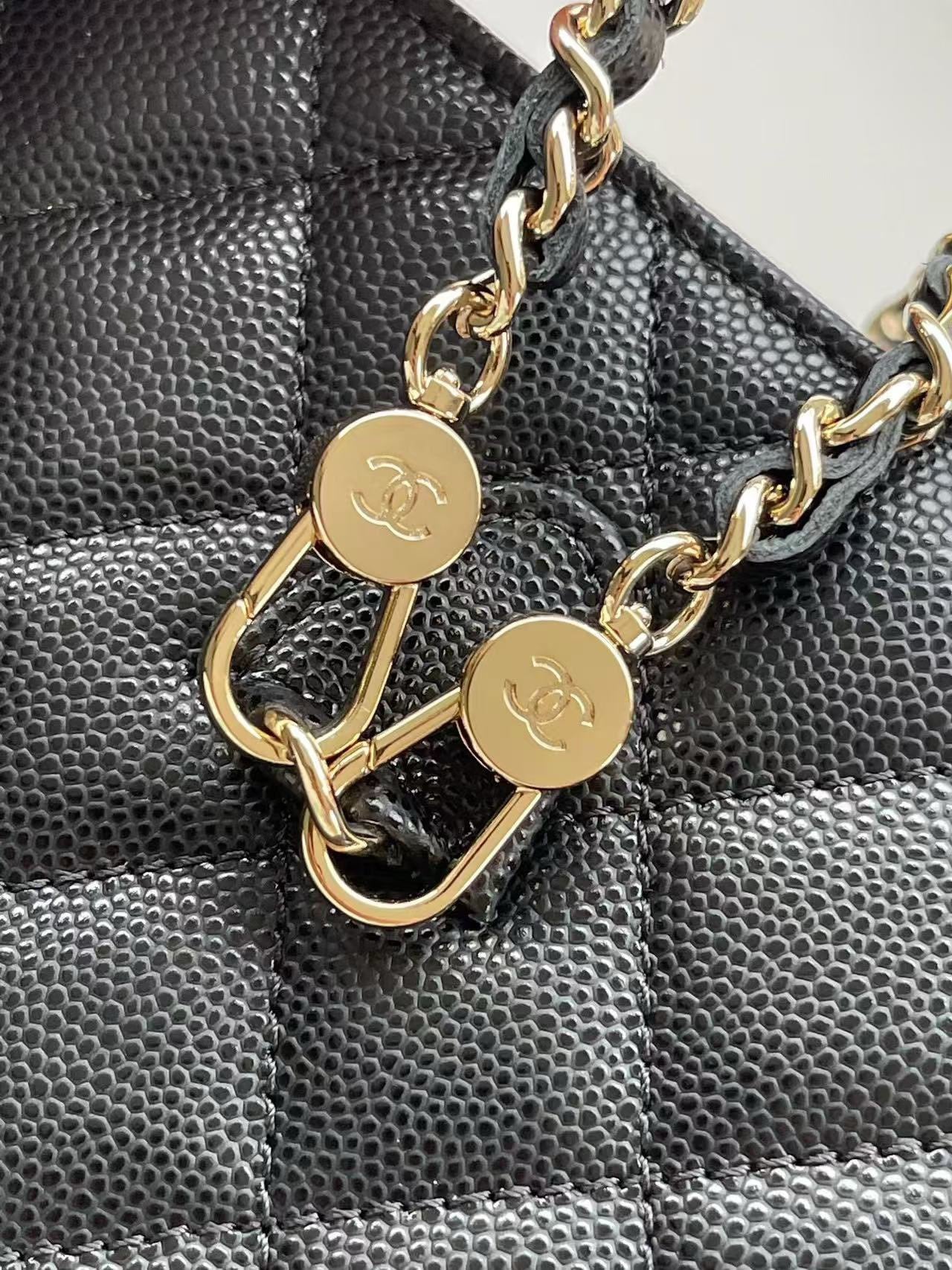Ch 25c shoulder bag