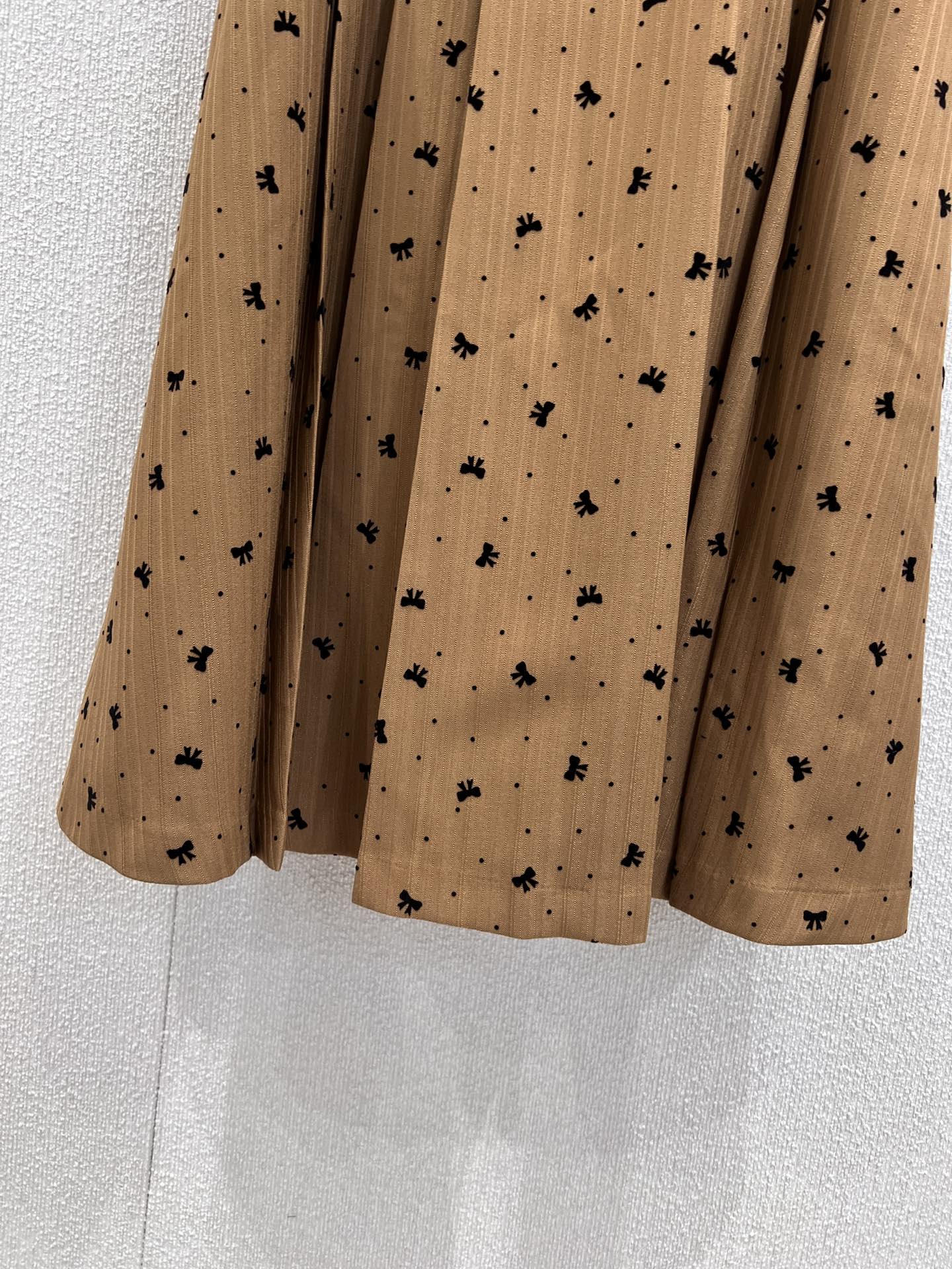 Miu 25ss pleated skirt