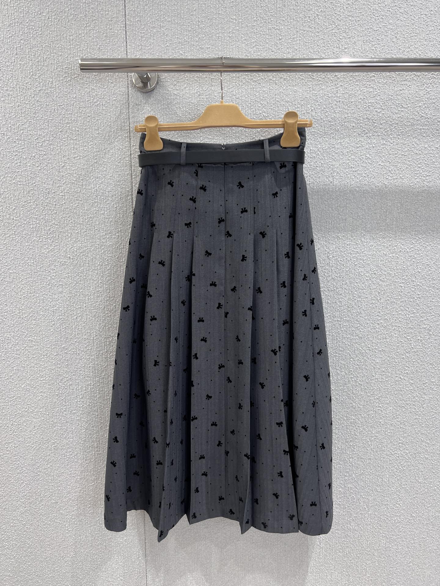 Miu 25ss pleated skirt