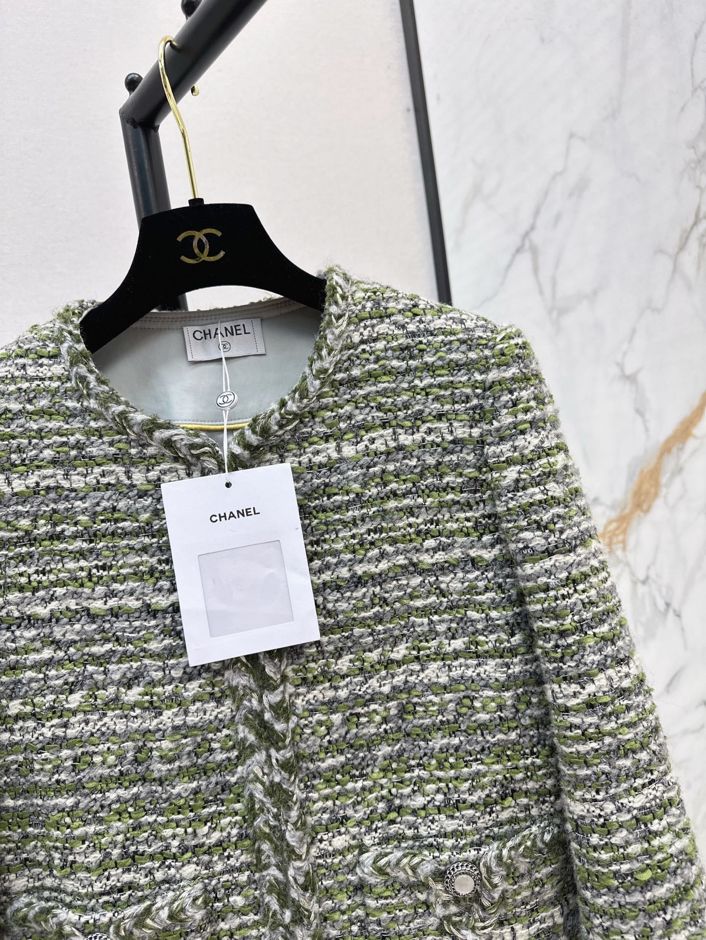 ch 25ss woven jacket