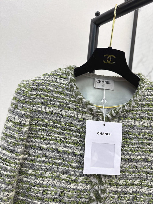 ch 25ss woven jacket