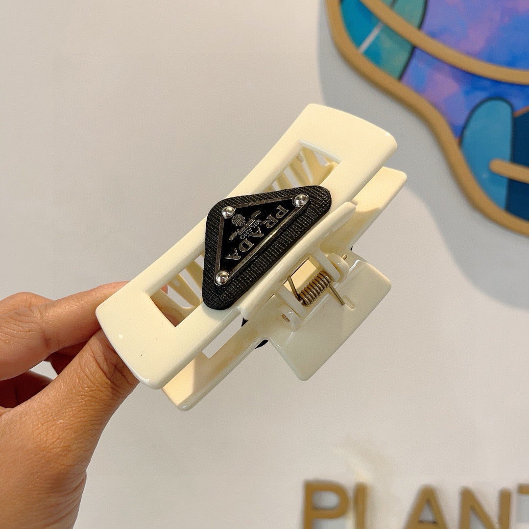 P hair clips