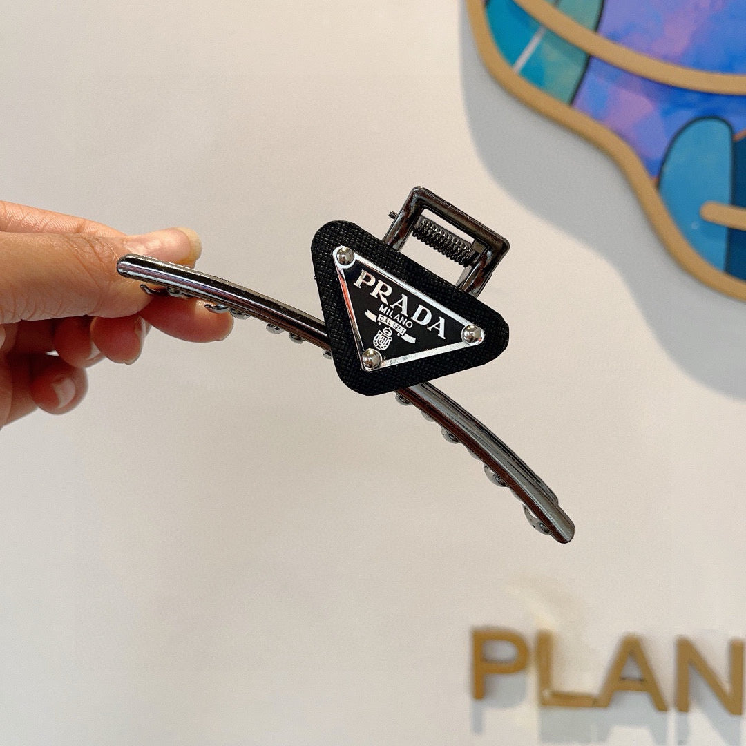 P hair clips