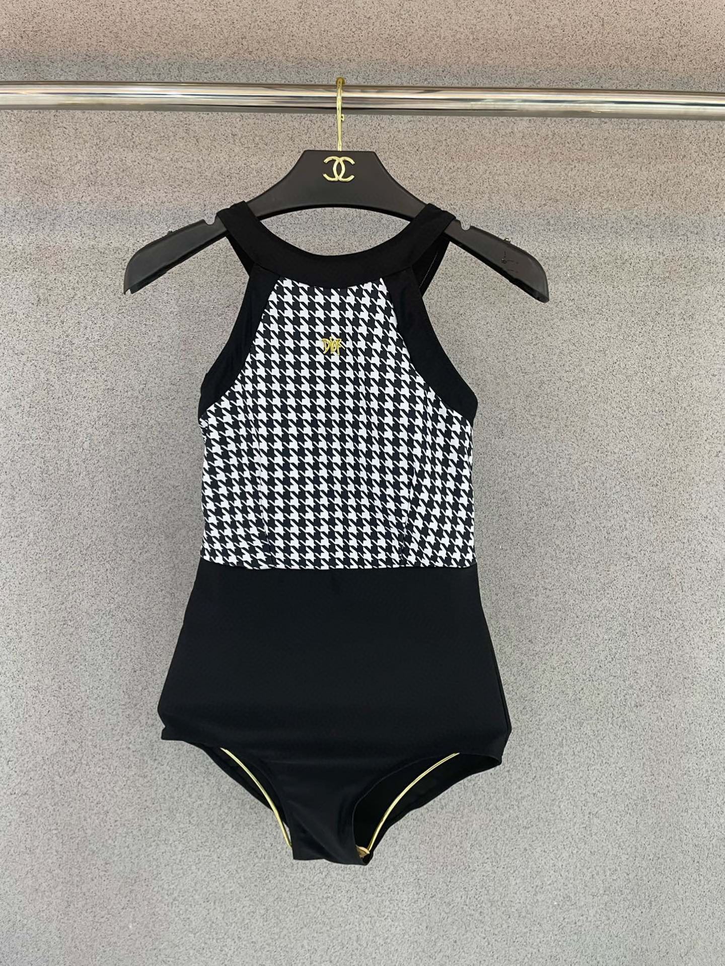D swimsuit
