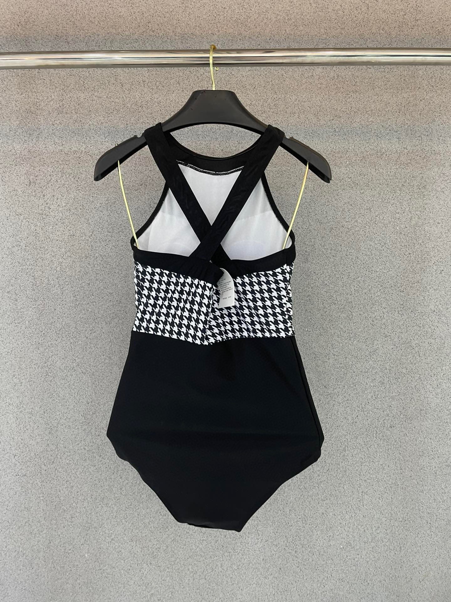 D swimsuit