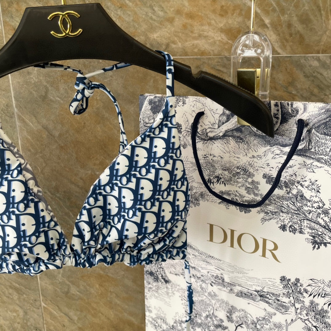 D swimsuit