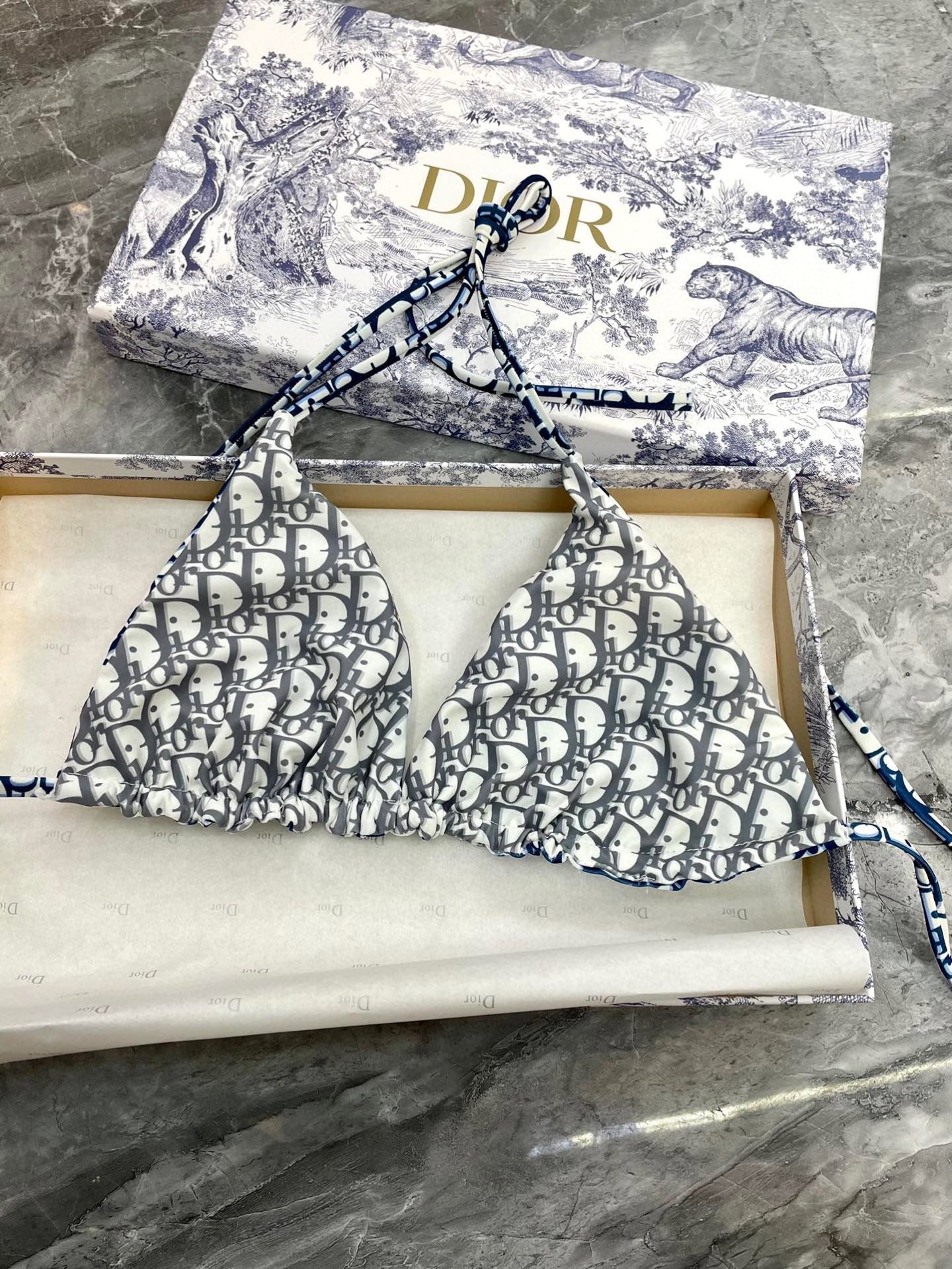 D swimsuit