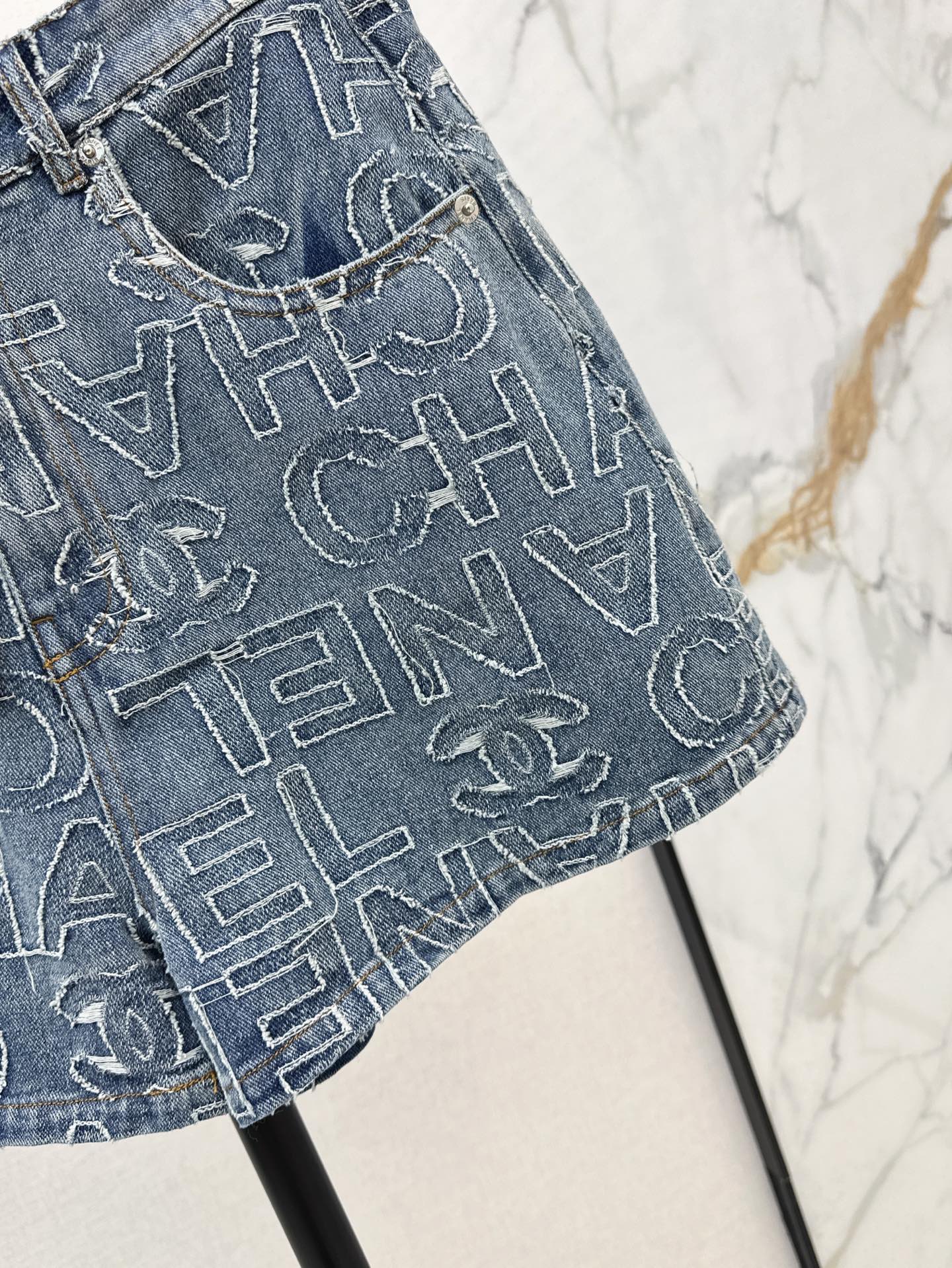 Ch 25ss embroidered denim short
