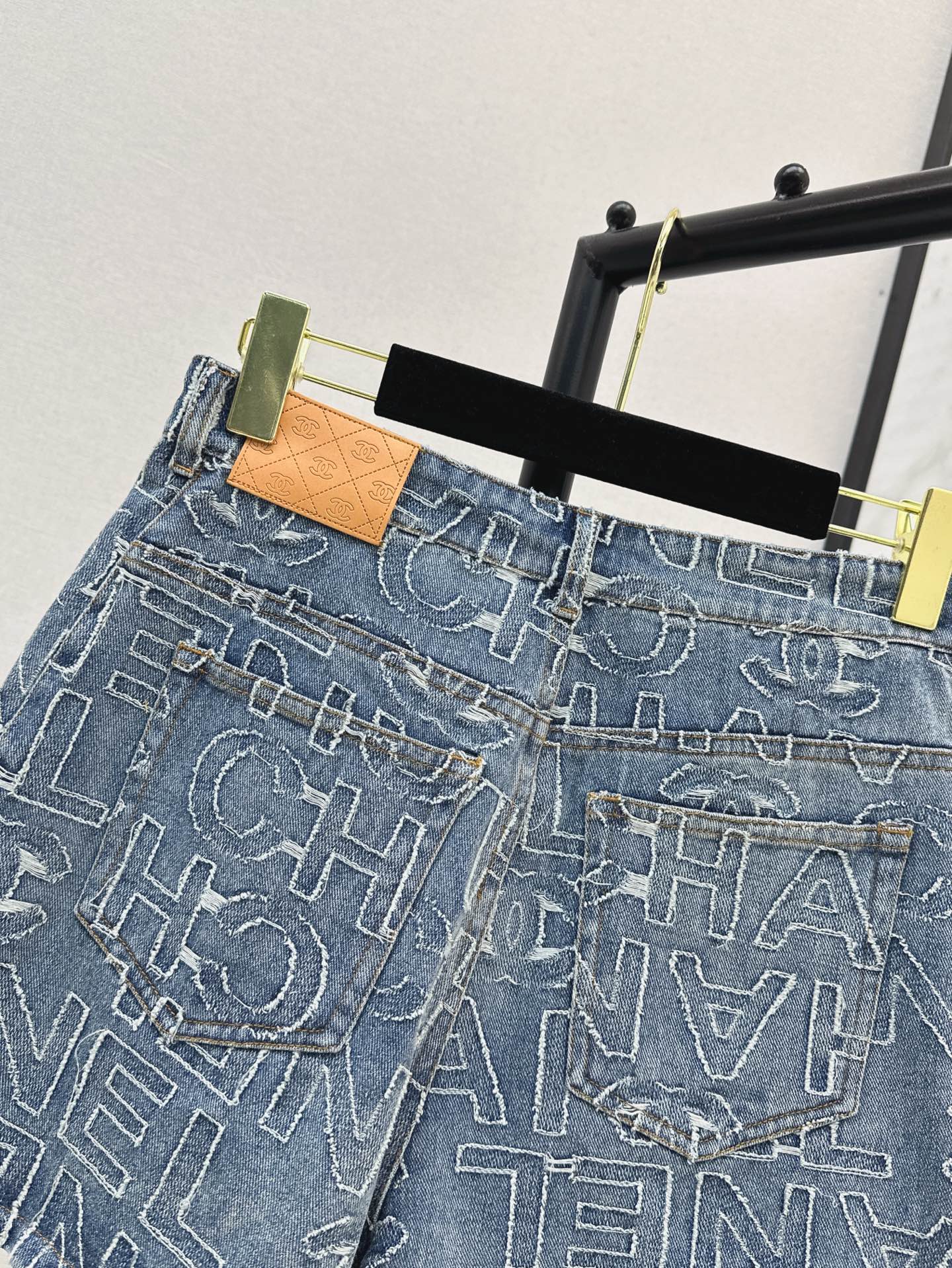 Ch 25ss embroidered denim short