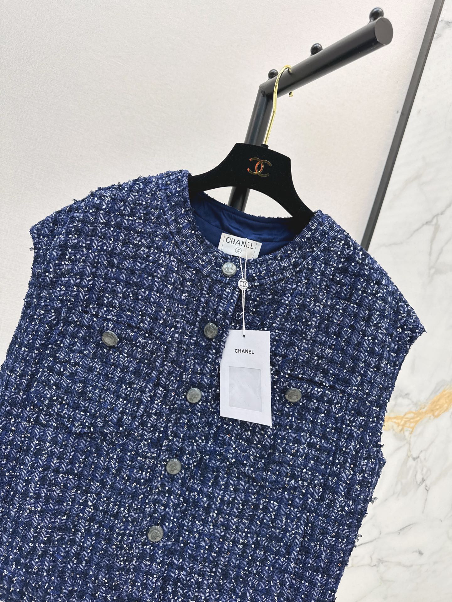 ch 25ss woven vest