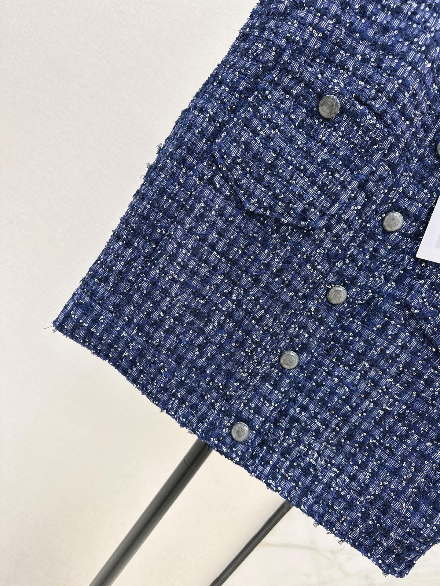 ch 25ss woven vest