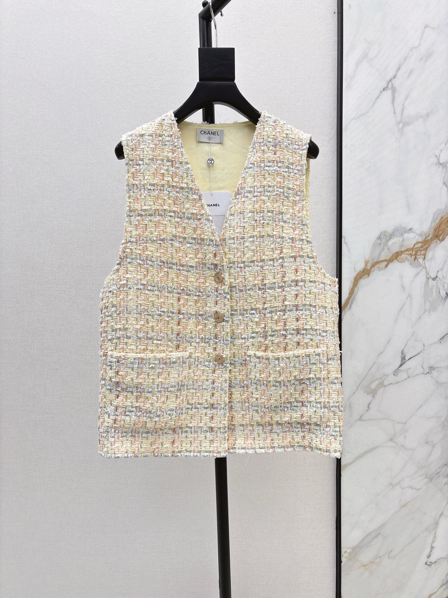 ch 25ss woven vest