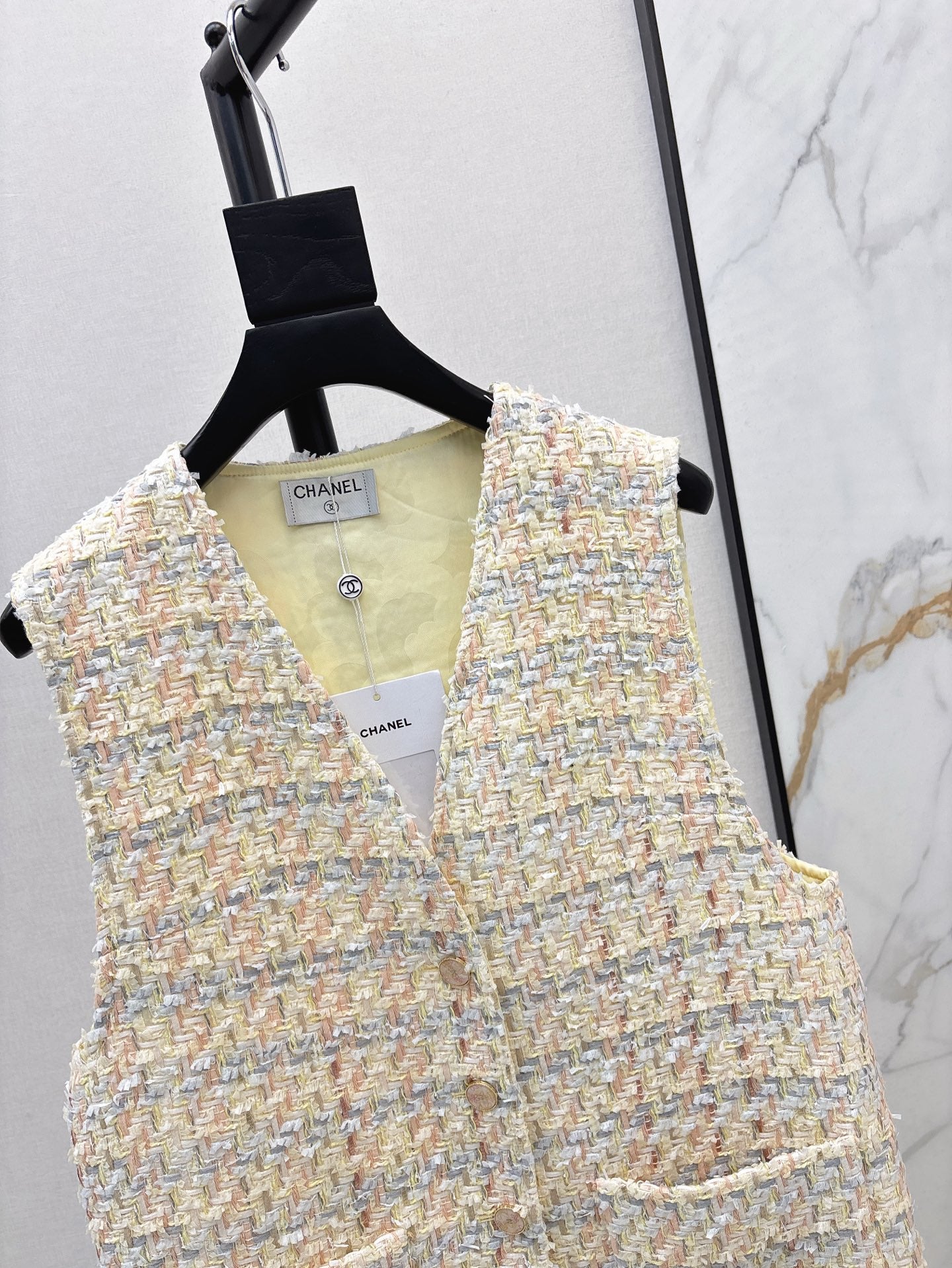 ch 25ss woven vest