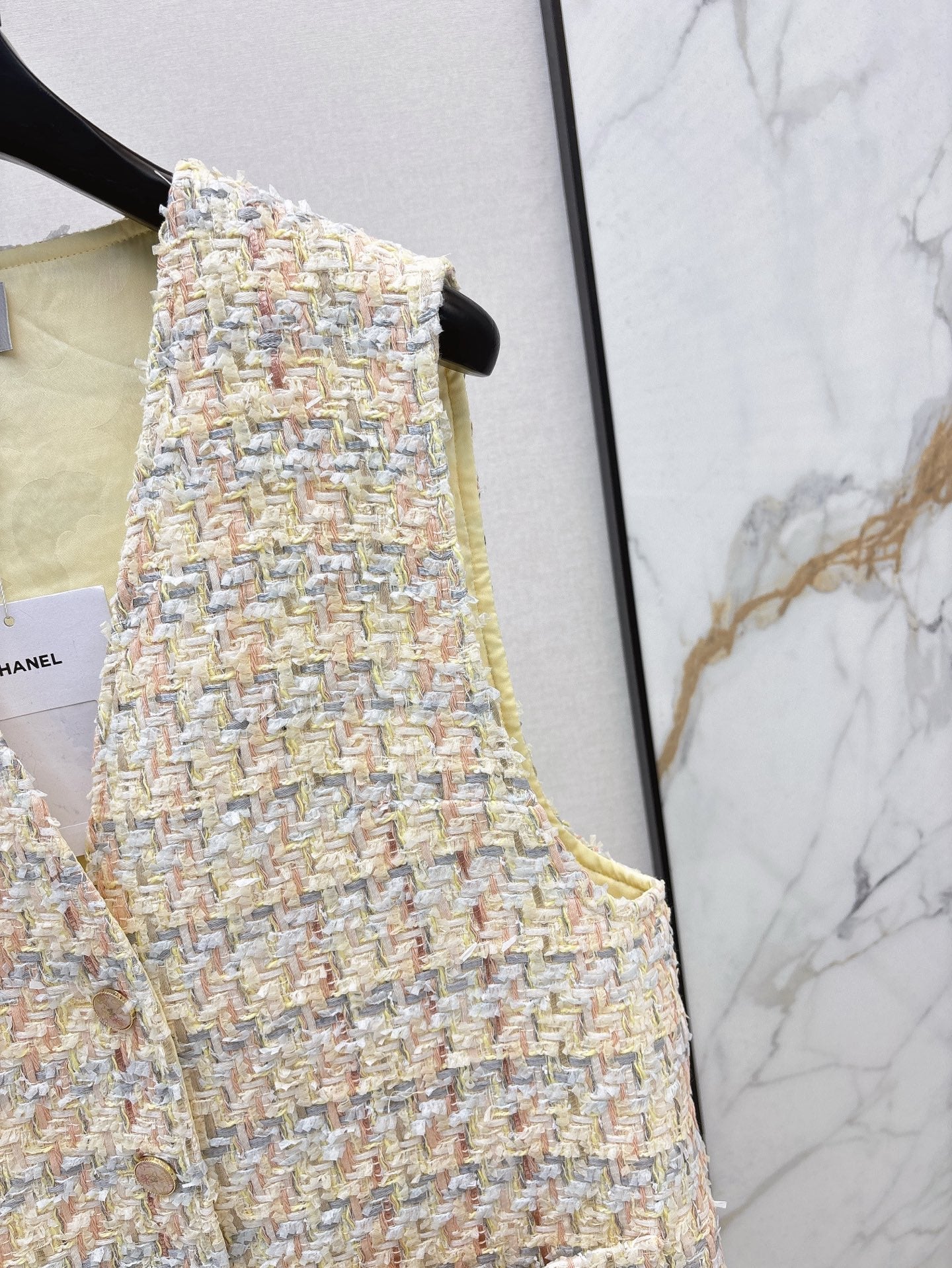 ch 25ss woven vest