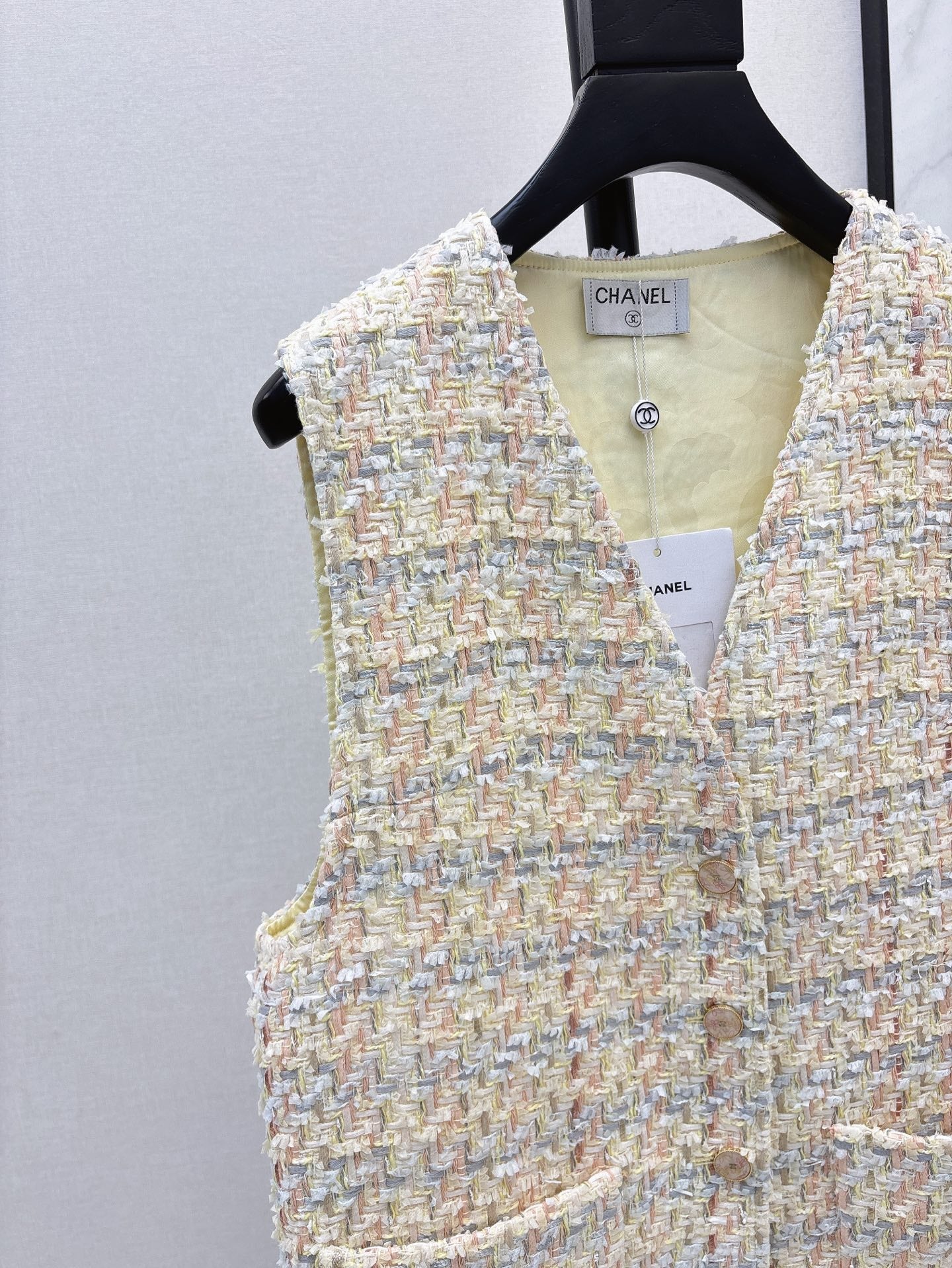 ch 25ss woven vest