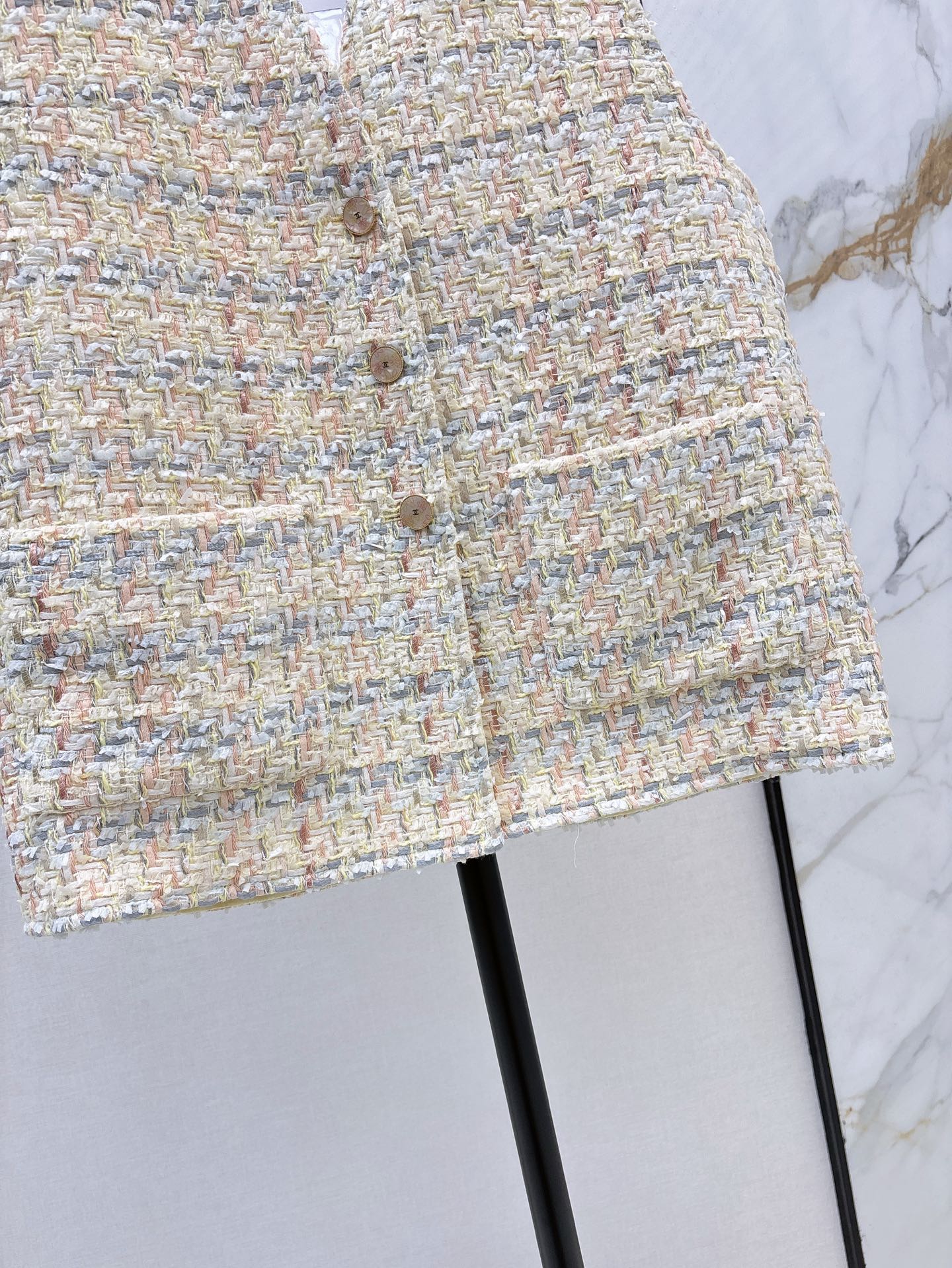 ch 25ss woven vest