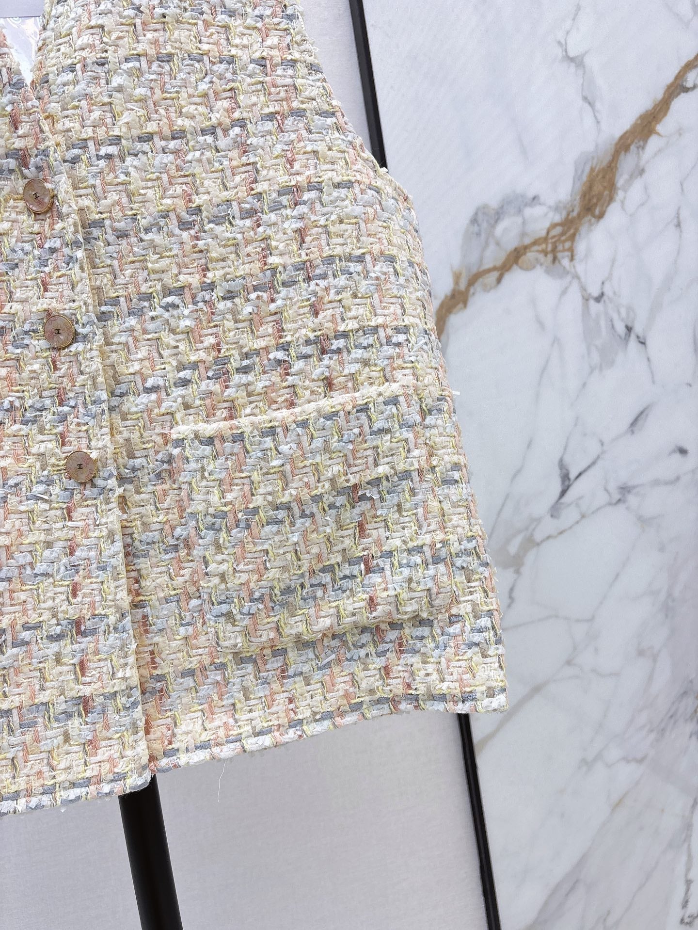 ch 25ss woven vest