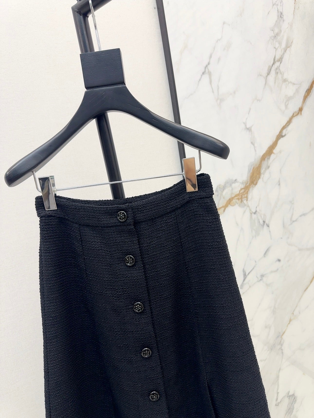 ch 25ss woven skirt