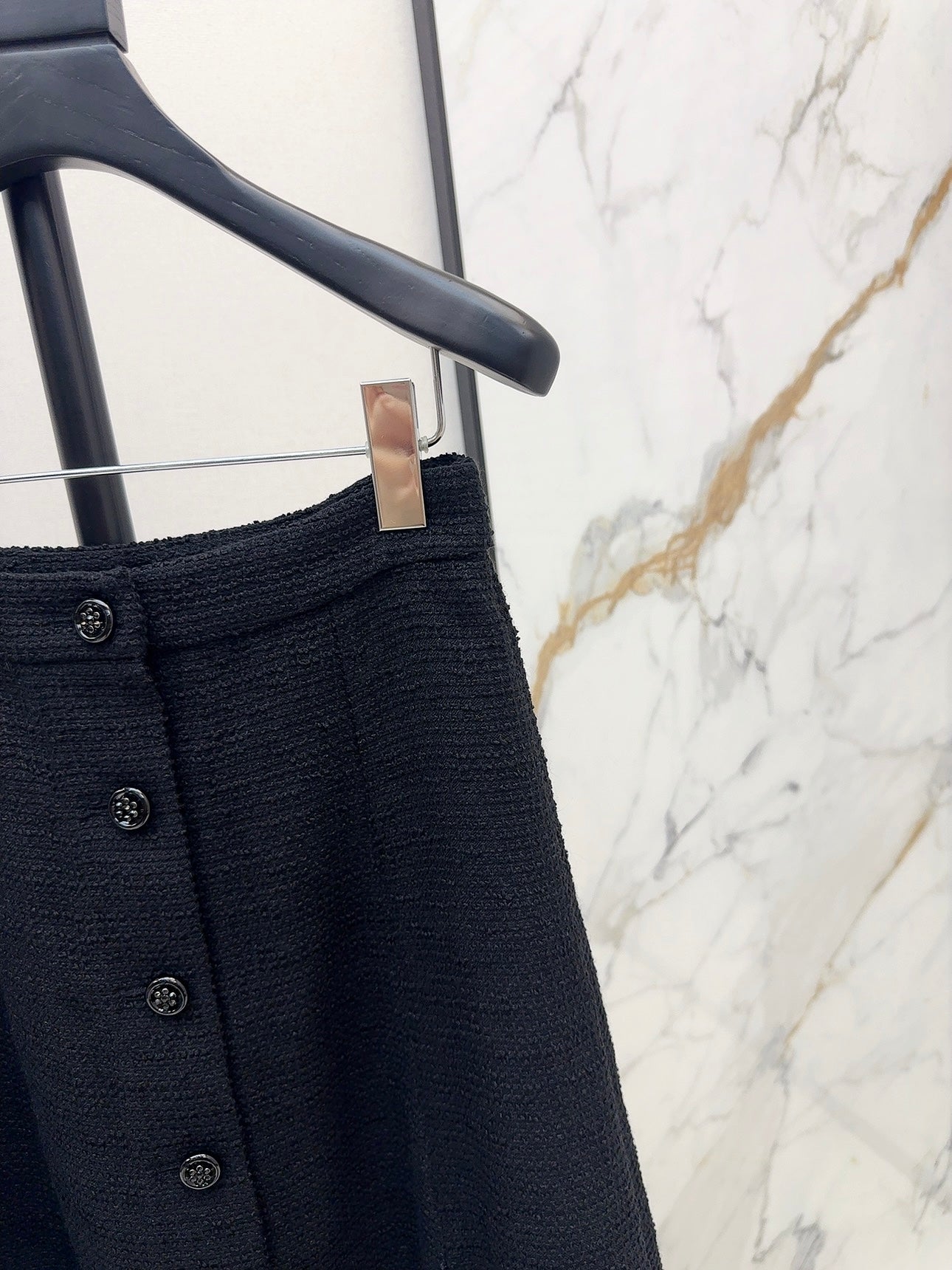 ch 25ss woven skirt