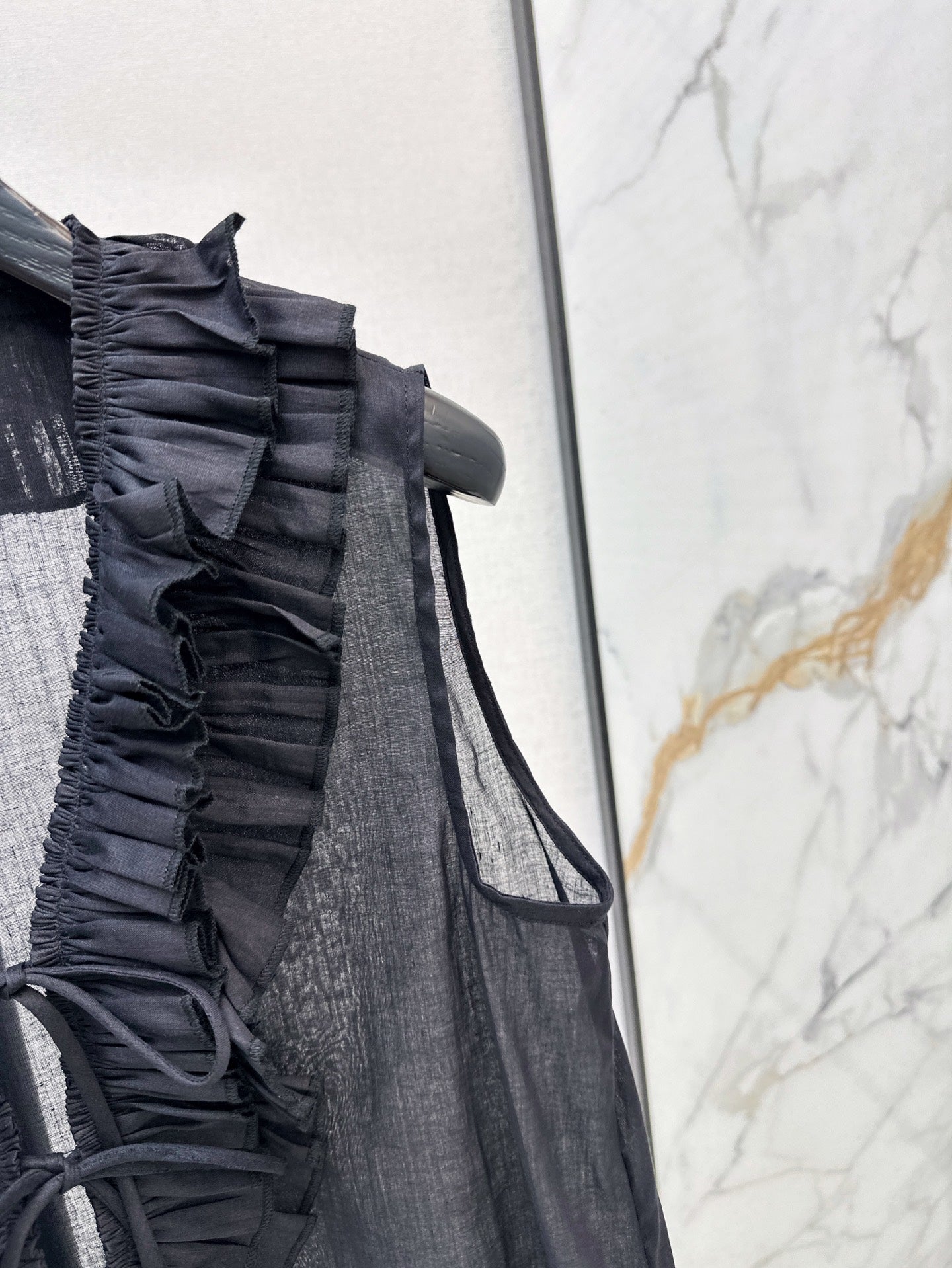 ch 25ss linen ruffle vest