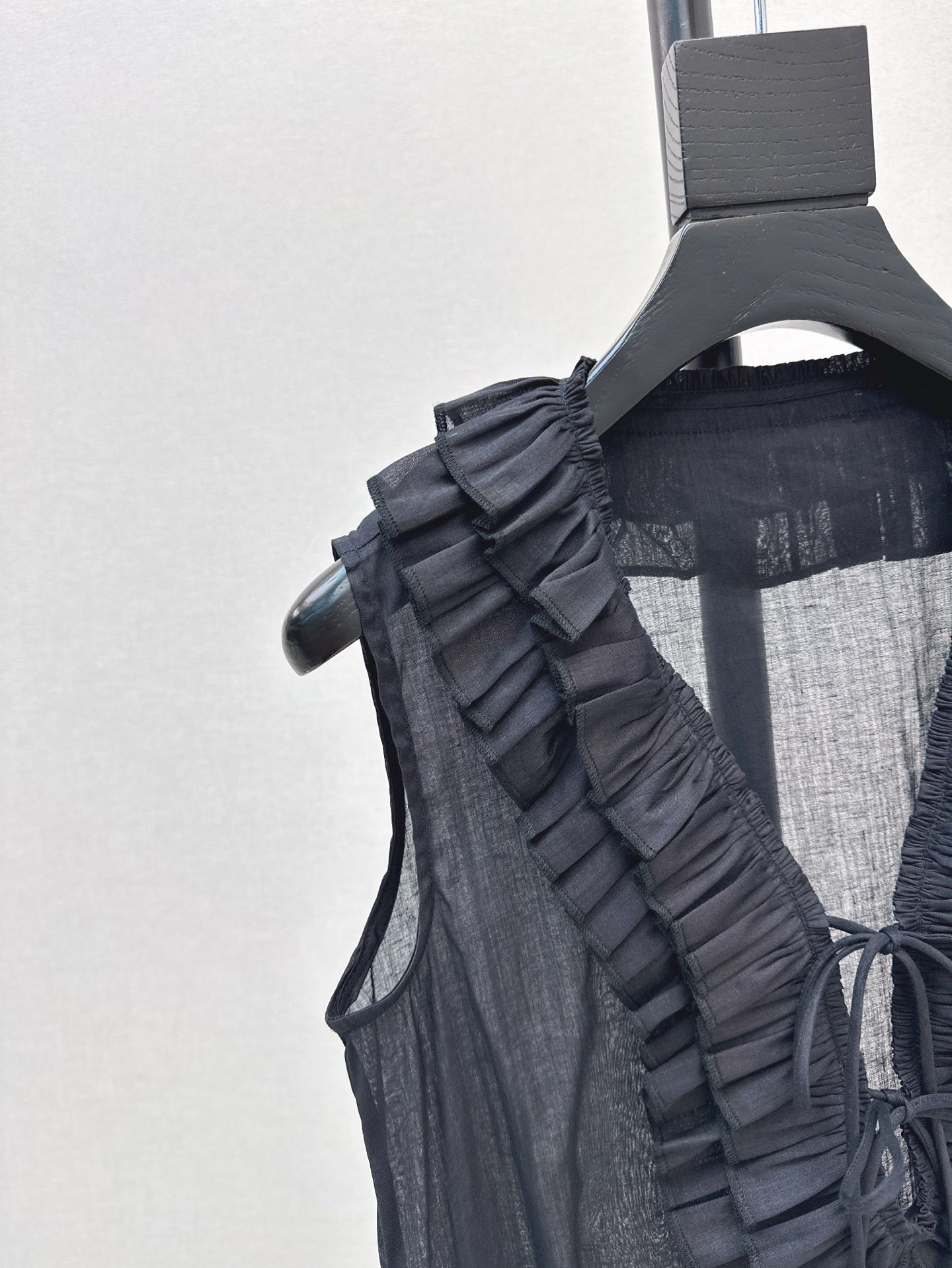 ch 25ss linen ruffle vest