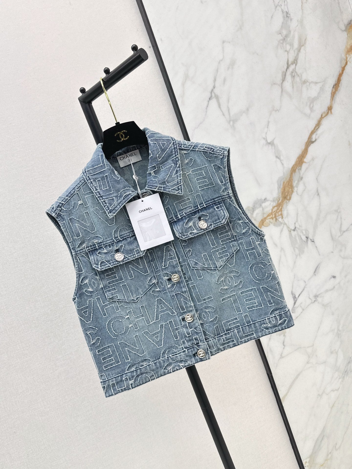 Ch 25ss embroidered vest