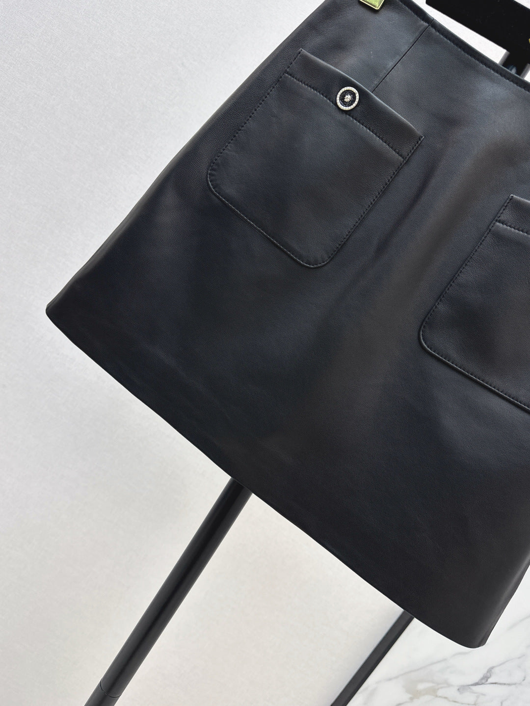 Chan 25fw leather skirt