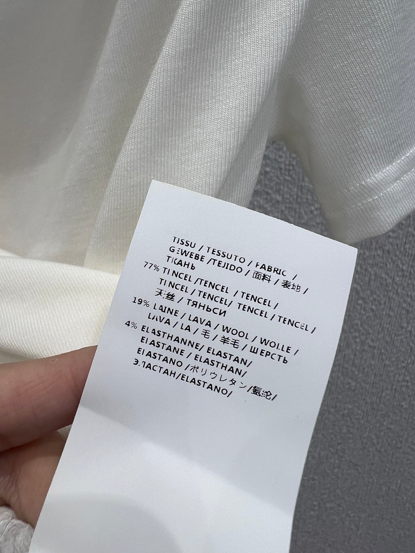 Miu 25ss off-shoulder T-shirt