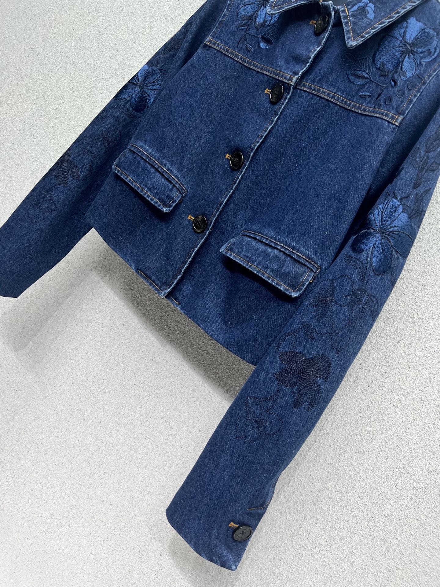 Guc 25fw embroidered jacket