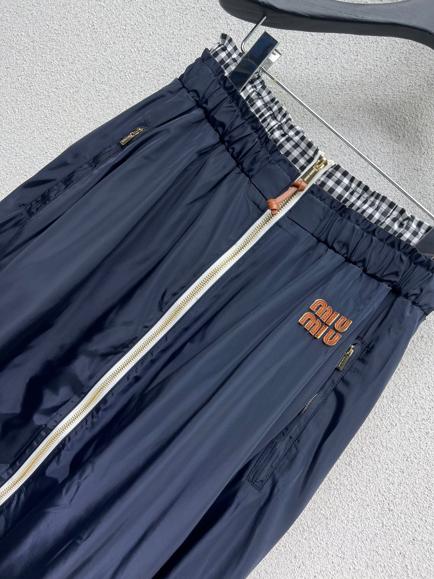 miu 25ss zipper skirt