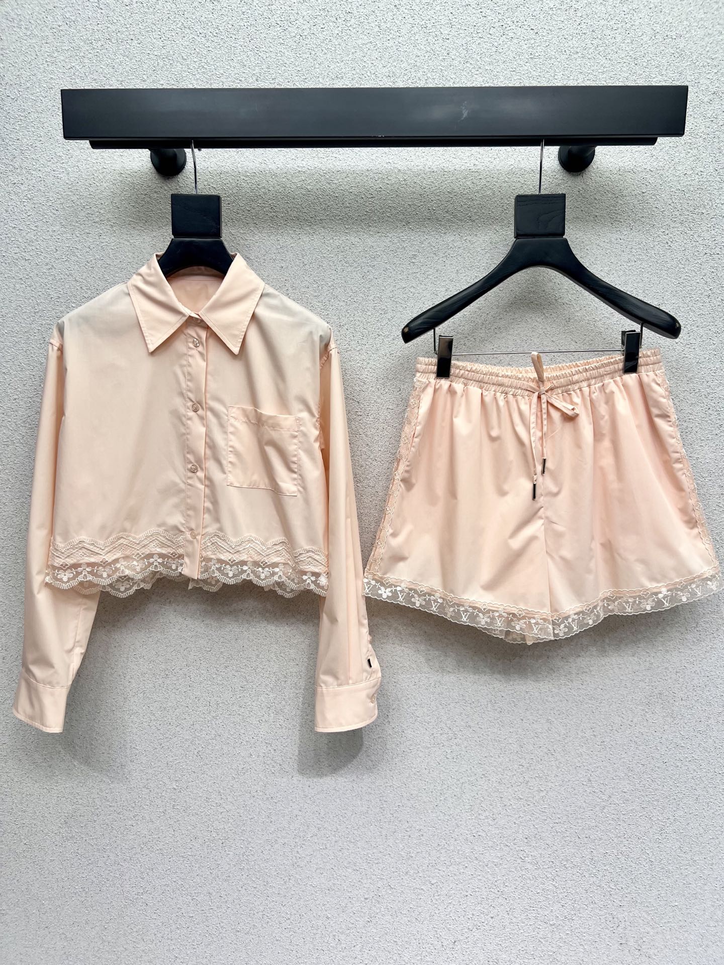 louis 25fw lace suit