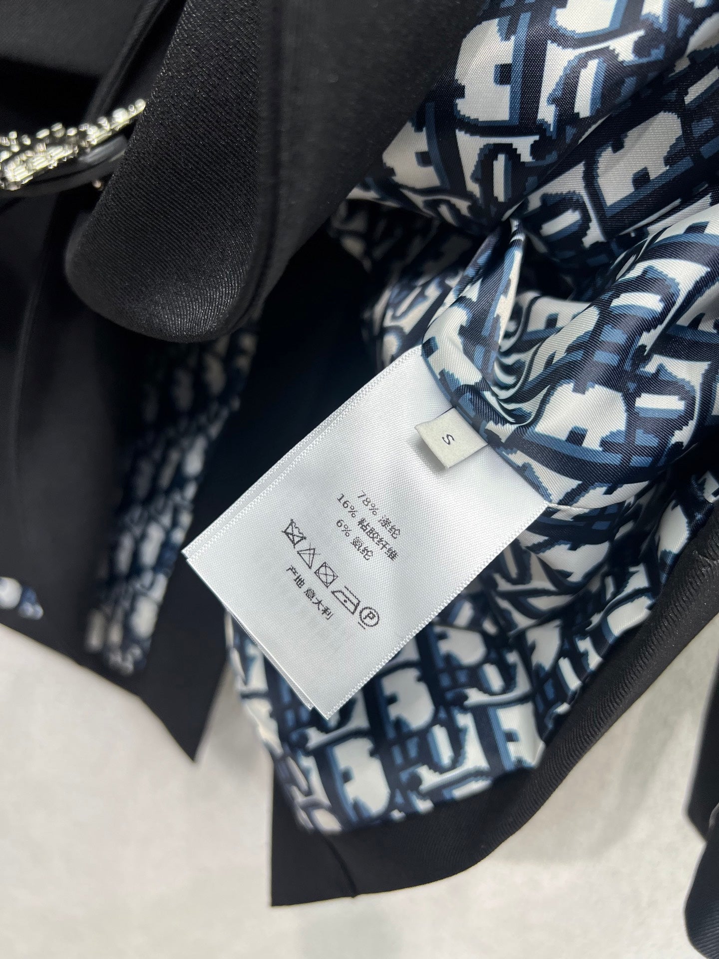 CD 25fw embroidery coat