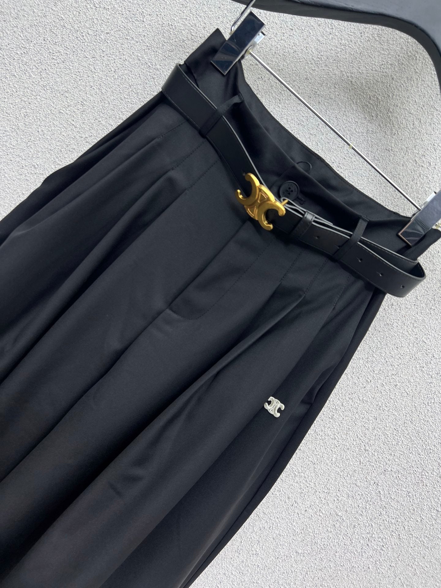 Cel 25fw pleated pants