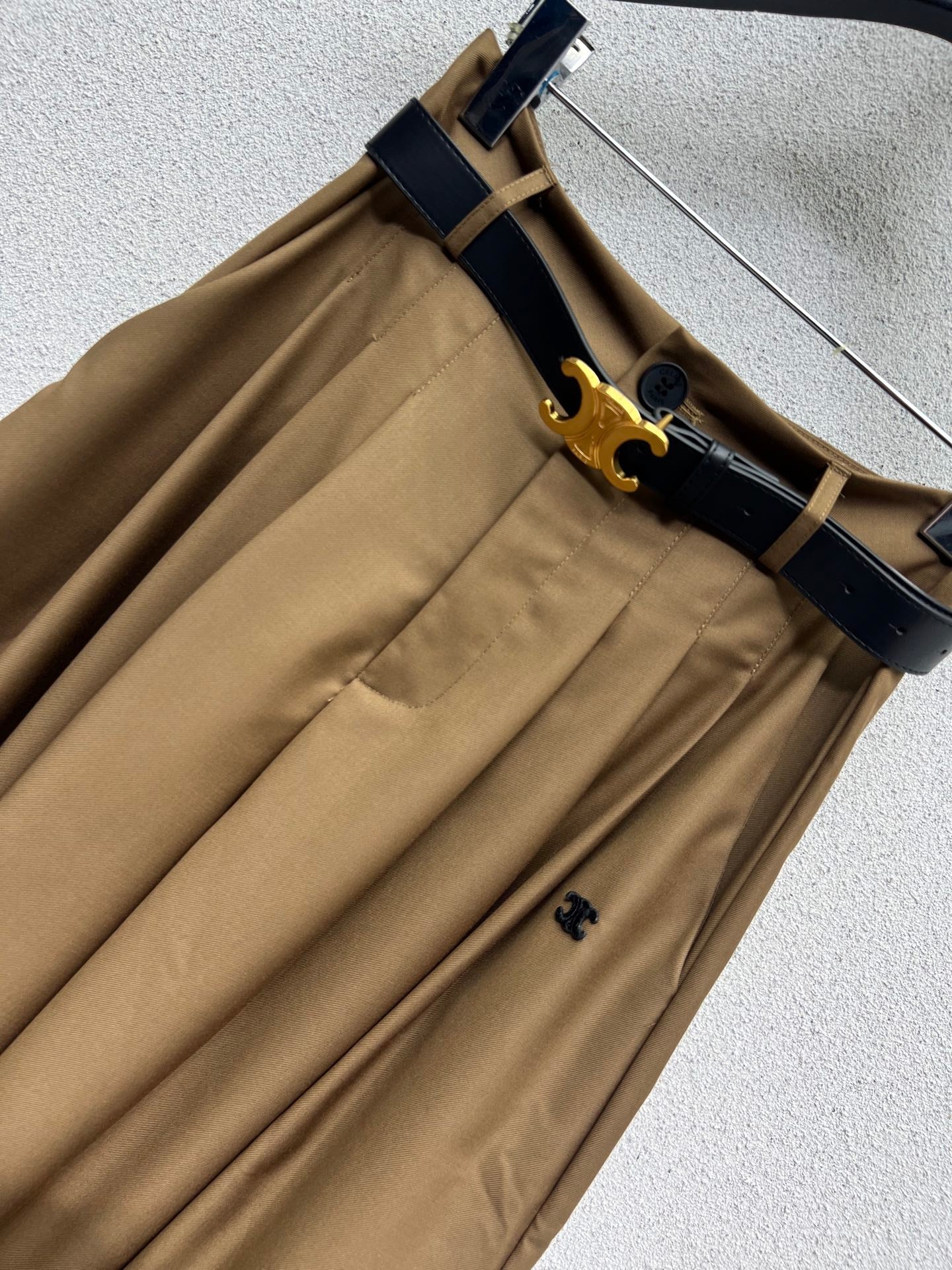 Cel 25fw pleated pants