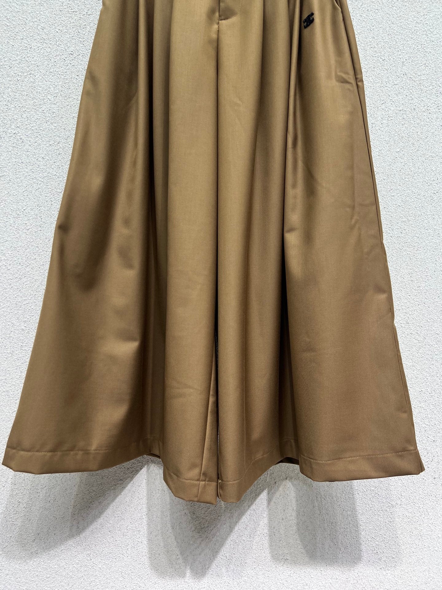 Cel 25fw pleated pants
