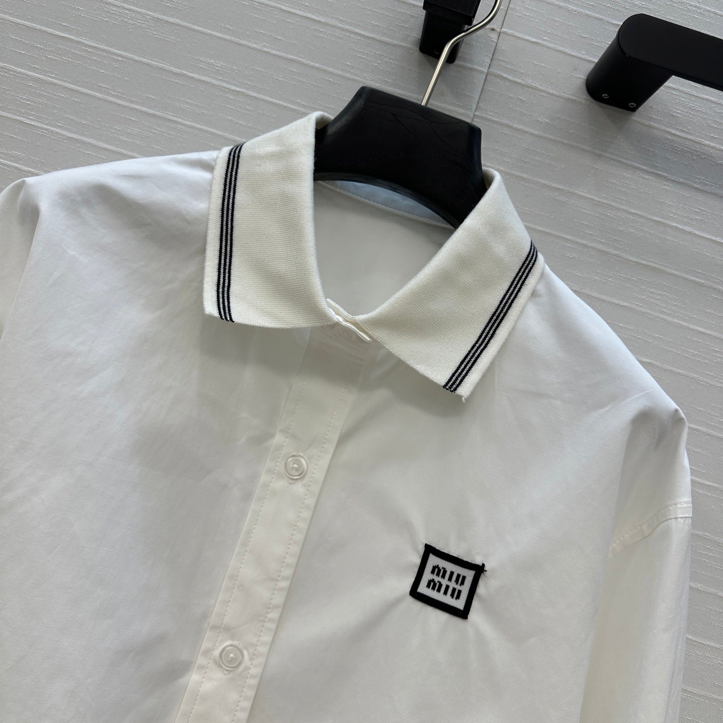 Miu 25fw embroired shirt