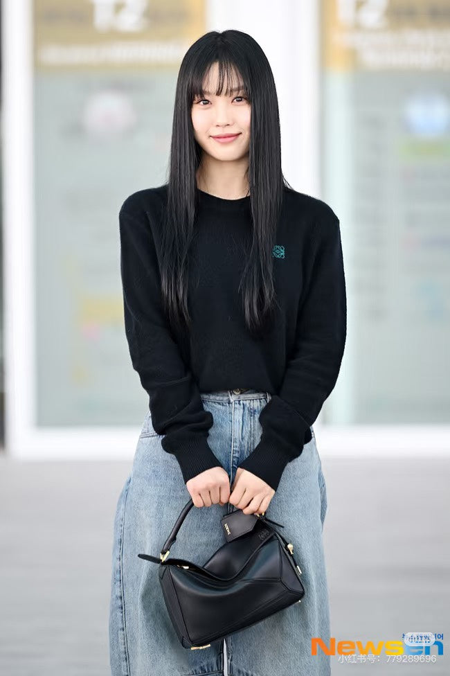 Loe 25fw embroidered sweater