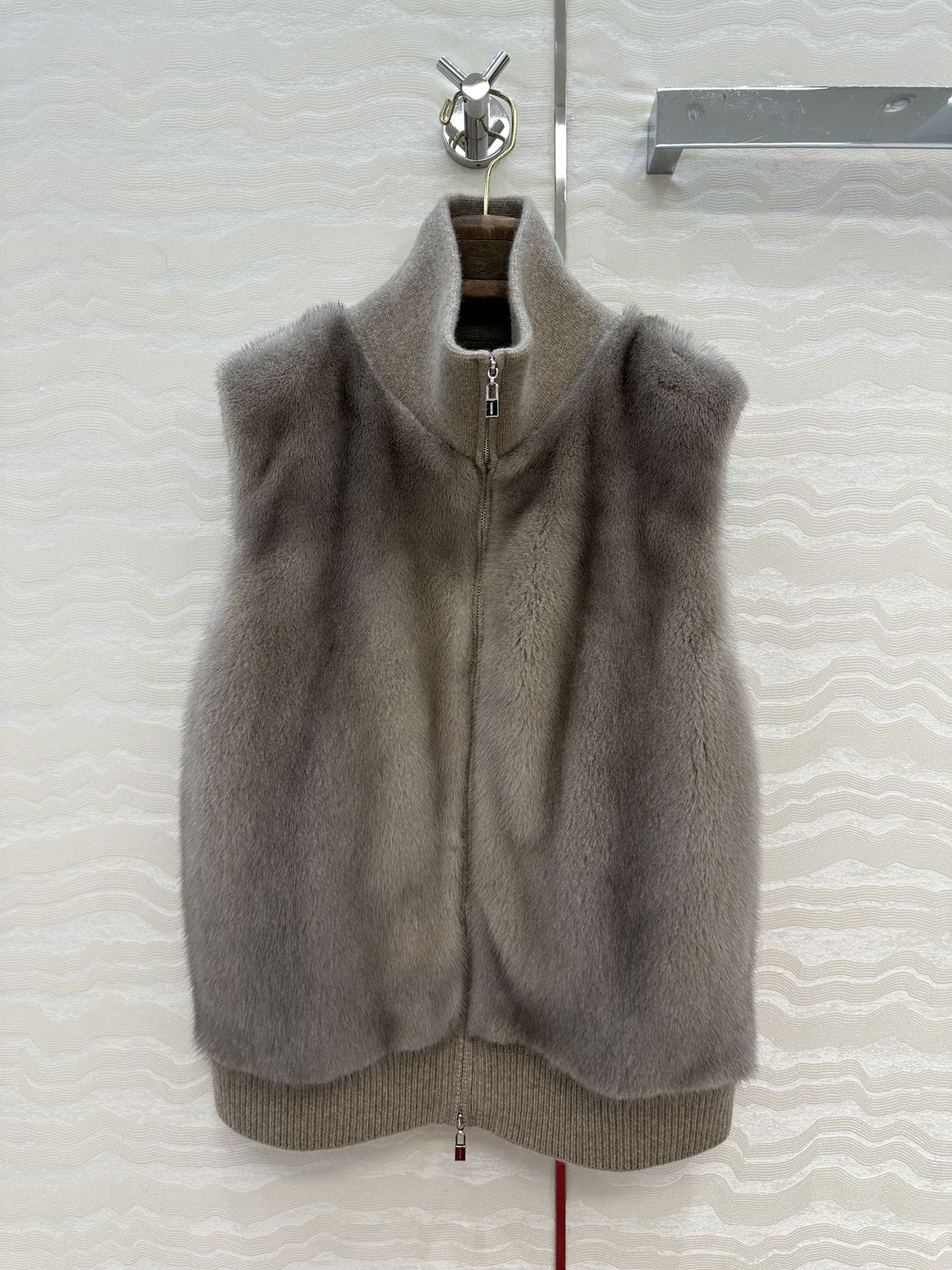 Loro 25fw retro vest