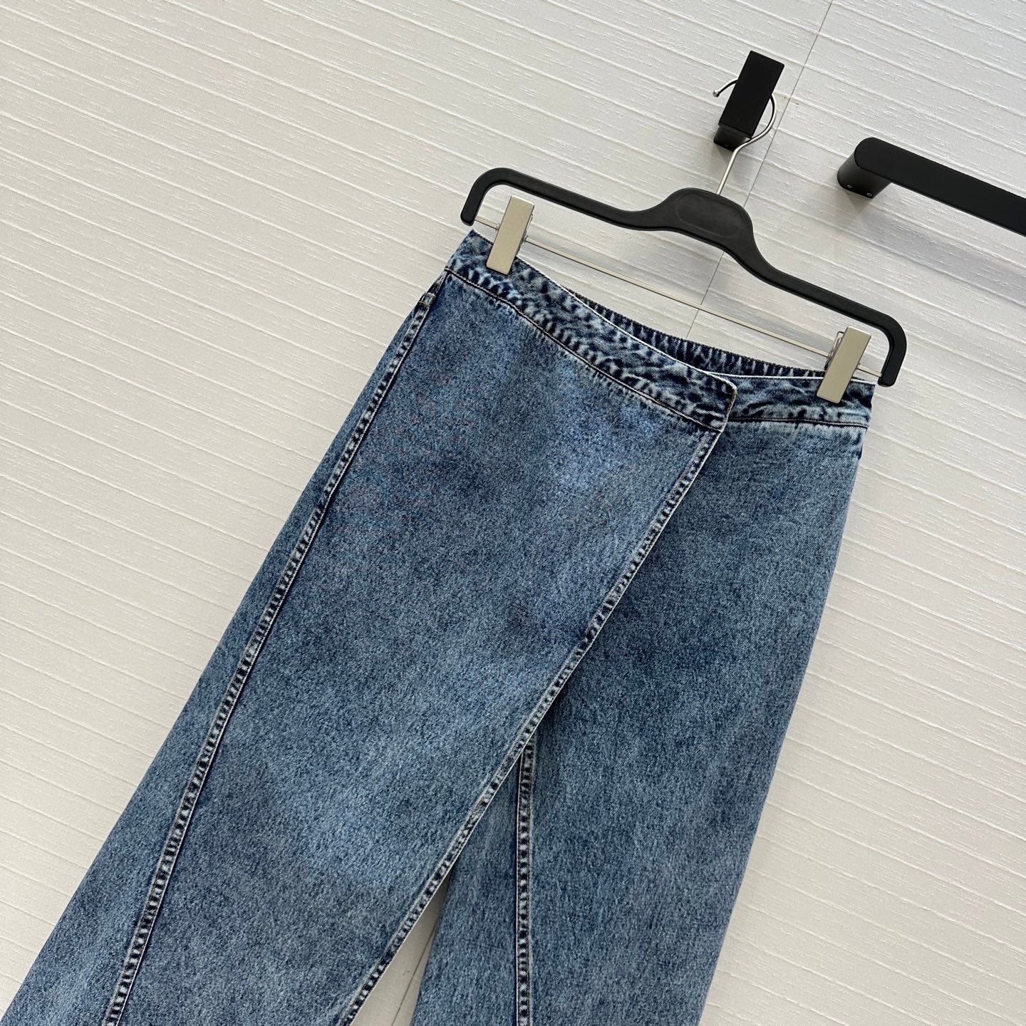 Alai 25fw all-match jeans