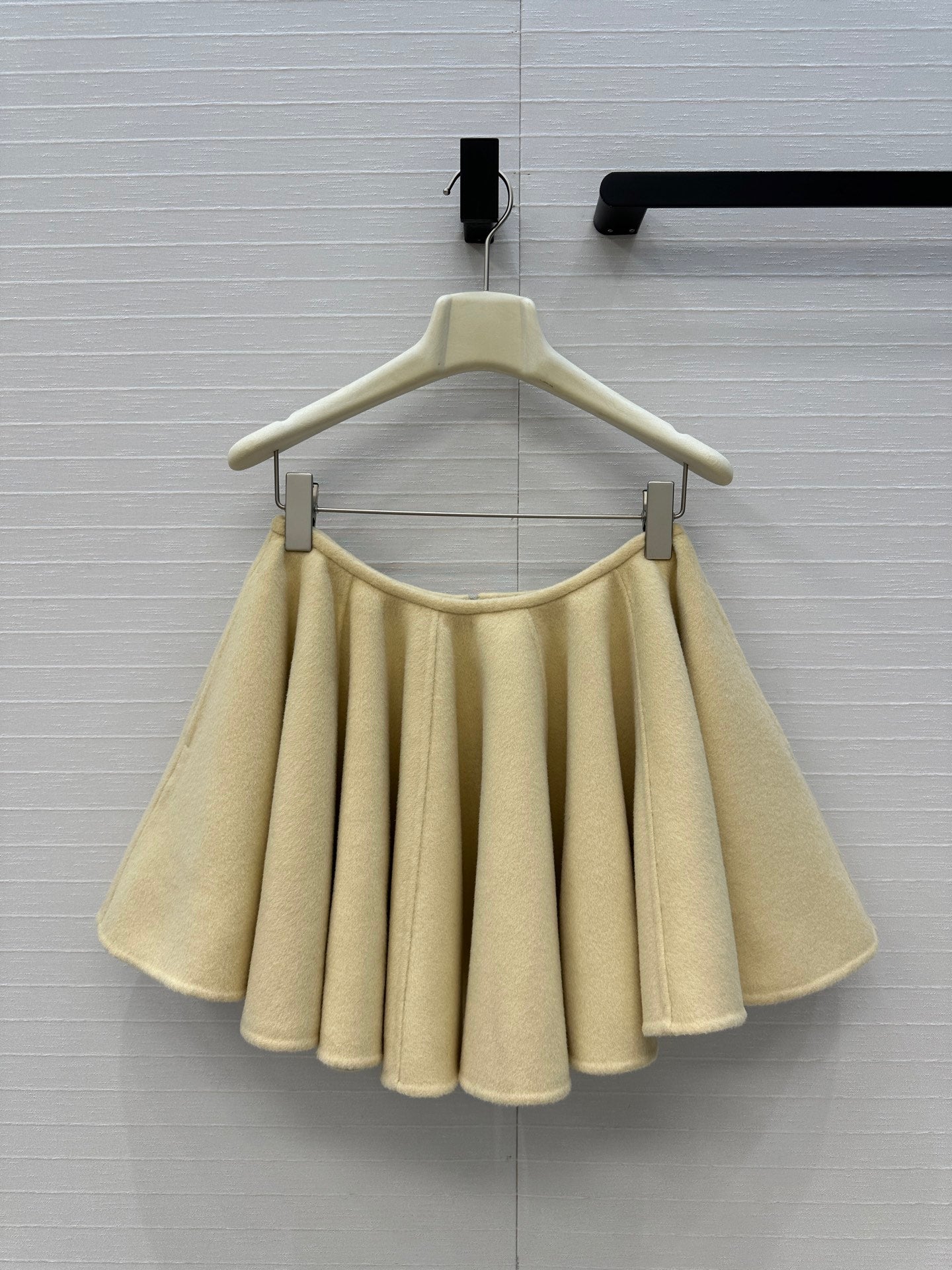 Alai 25fw winkles skirt