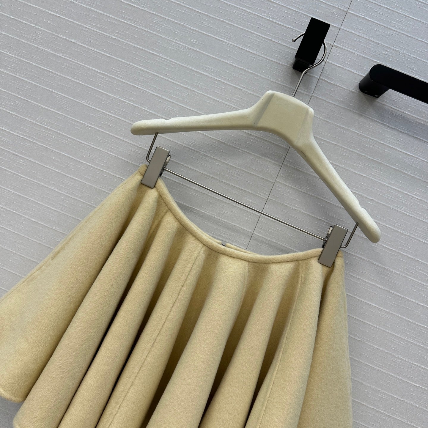 Alai 25fw winkles skirt