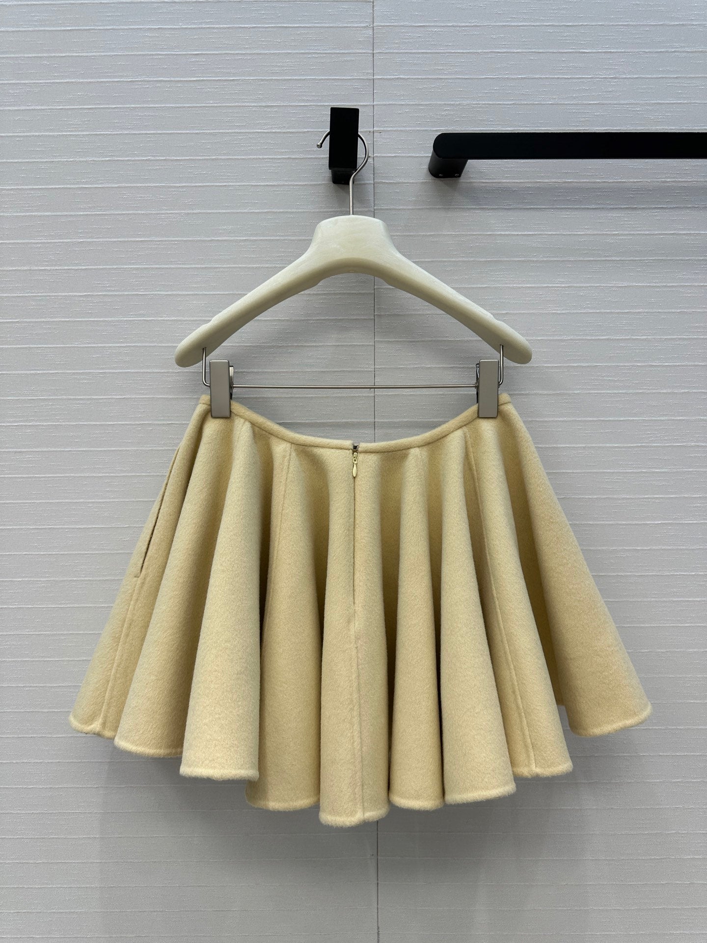 Alai 25fw winkles skirt