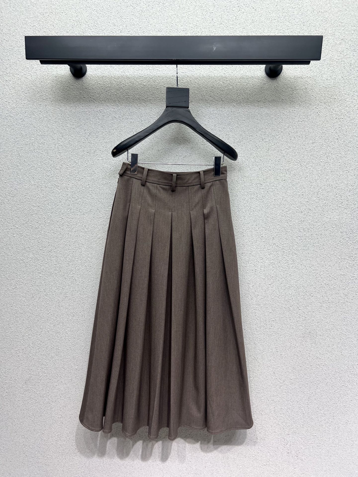 Loro 25fw pleated skirts
