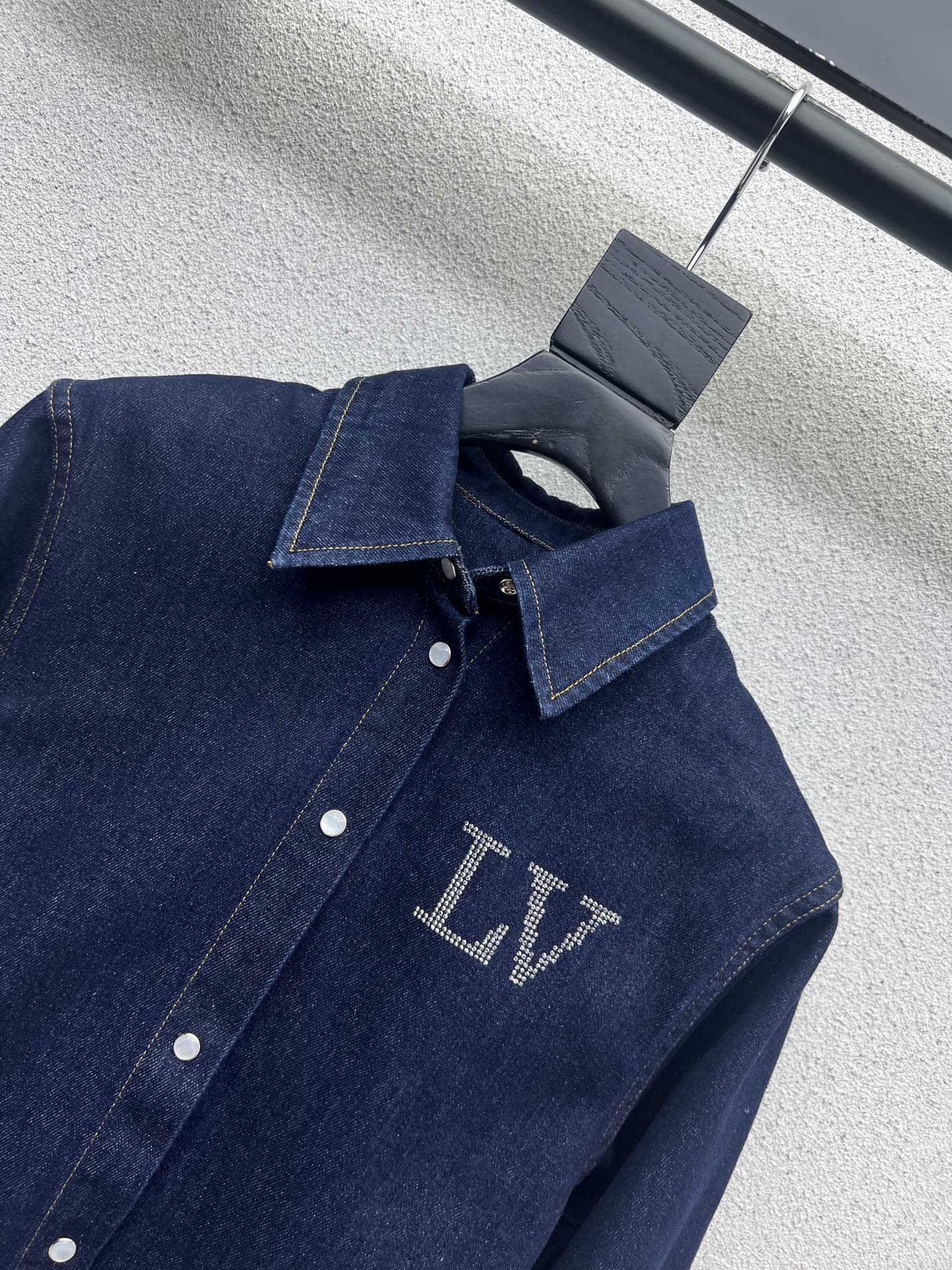 Louis 25fw all-match buttons shirt