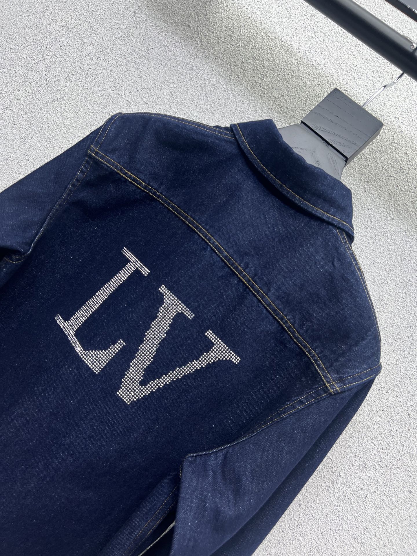Louis 25fw all-match buttons shirt