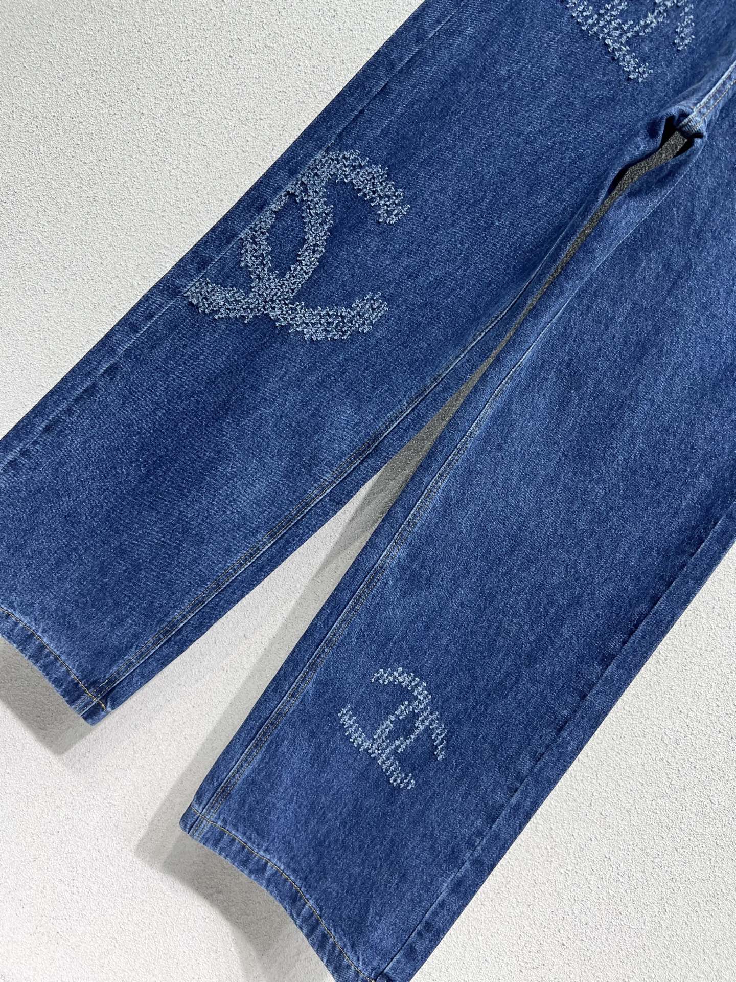 Guc 25fw embroidered jeans
