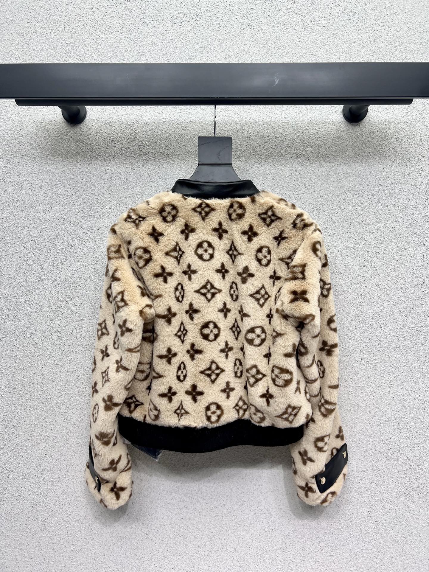 Louis 25fw plush jacket