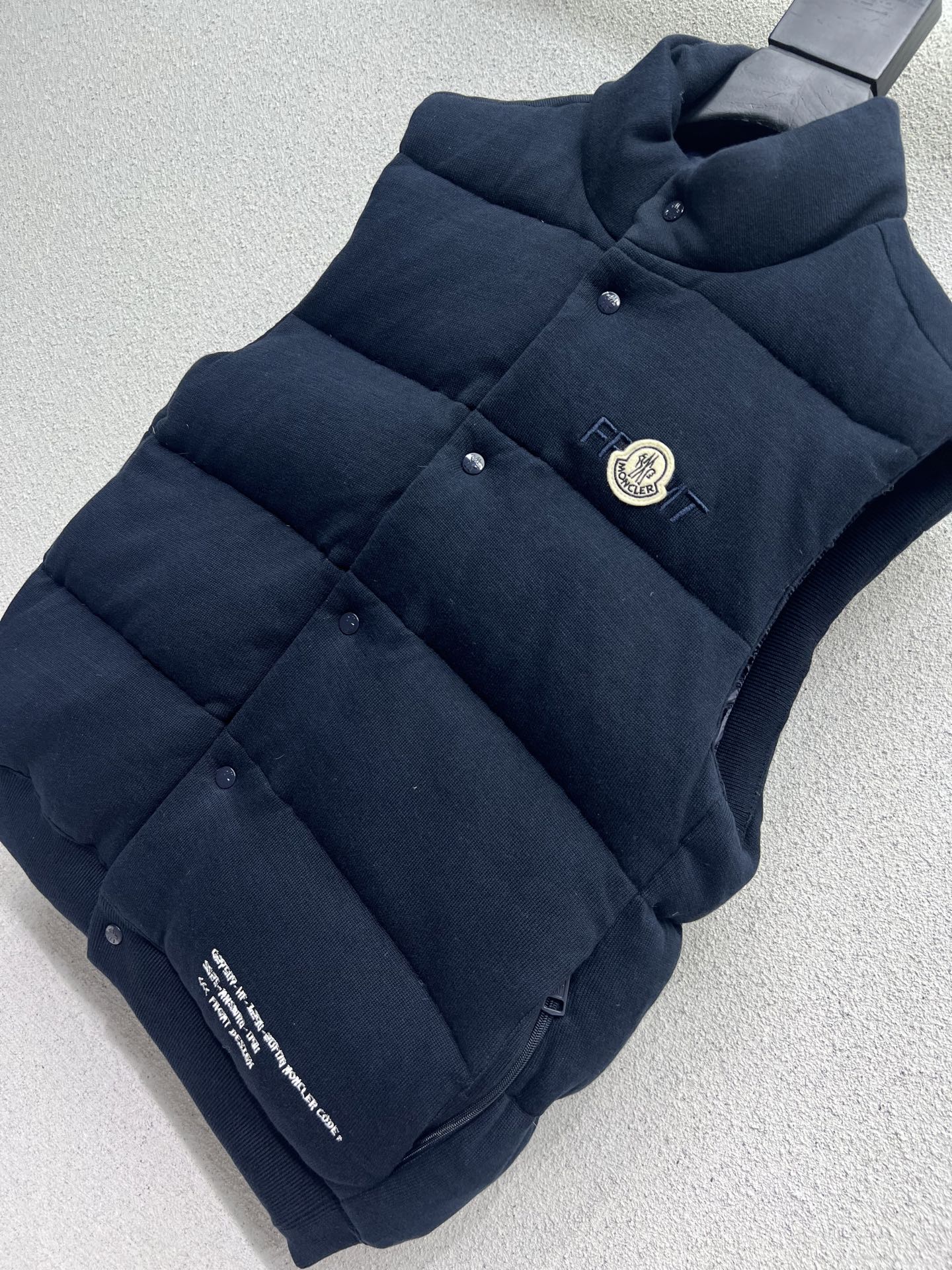 Mon 25fw all-match vest